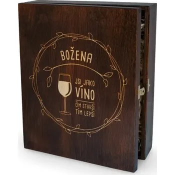 Žertovný předmět Jsi jako víno – čím starší, tím lepší (jméno) - krabice na víno s gravírovanými sklenicemi - personalizovaný produkt- Tričkový.cz