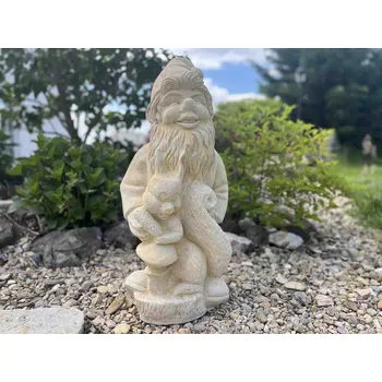 Zahradní dekorace ZahradniDekorace Velký trpaslík na zahradu s veverkou, výška 70 cm, 38 kg