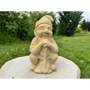 Zahradní dekorace ZahradniDekorace socha na zahradu - Trpaslík s rýčem, výška 28 cm, 3 kg