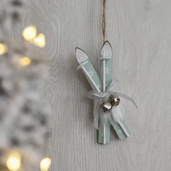 Vánoce Přízdoba Lyže s hůlkami zelinkavé s kožíškem výřez z překližky na zavěšení 12,5 cm