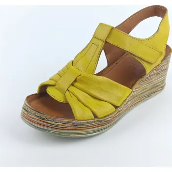 Dámské sandále Dámské sandály na klínku Karyoka 2676-499 žluté 40