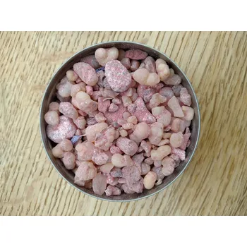 Čarodějka - limitovaná edice Velikost M - 15g: Toto balení obsahuje 15g v dárkové kovové krabičce, s proměnlivými motivy zdobení.