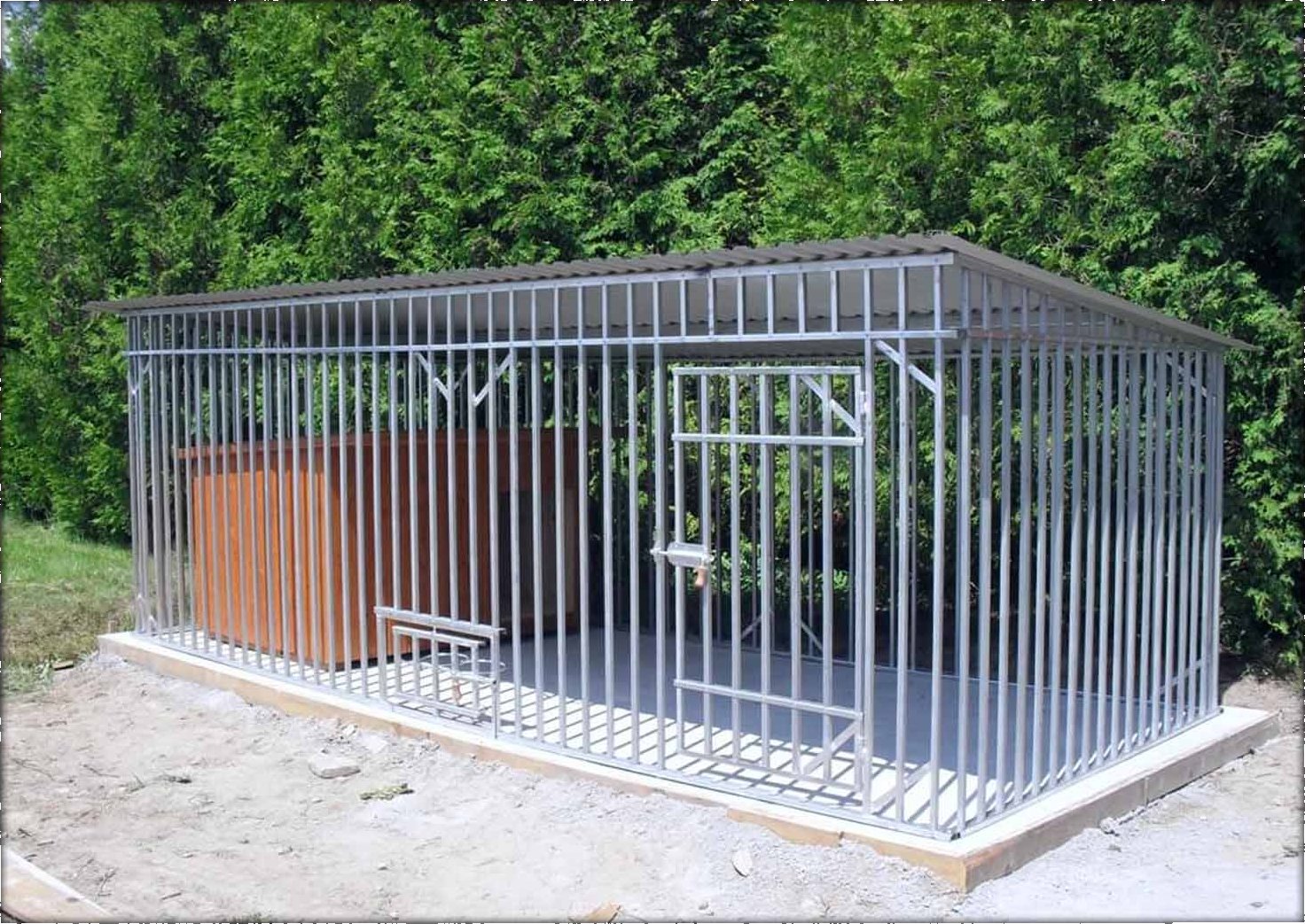 Velký kotec pro psa 4 x 2m Mříže po celém obvodu