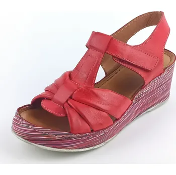 Dámské sandále Dámské sandály na klínku Karyoka 2676-507 červené 38