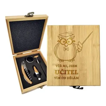 Dárková sada na víno Věř mi, jsem učitel vím co dělám: 147×168×49 mm
