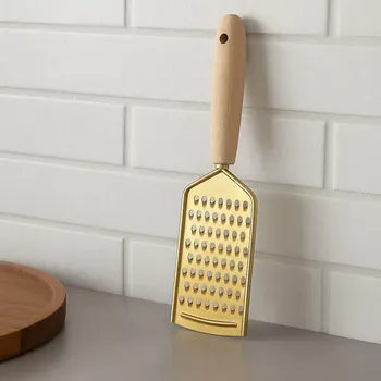 Bloomingville Struhadlo Hamit (praktické struhadlo z bukového dřeva a nerezové oceli)