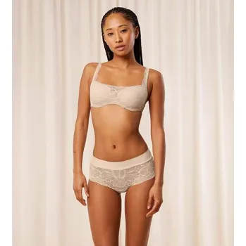 Kalhotky Dámské kalhotky Body Make-Up Illusion Lace Shorty - Triumph naze béžová (00NZ) 0036