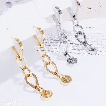 Náušnice Prosperk Náušnice ocelové visací Label Barva: Stříbrná