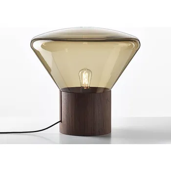 Stojací lampa Brokis Velká stolní lampa z kvalitních přírodních materiálů Muffins Wood Table 02 Barva skla: Amber, Povrch montury: Dub evropský - voskovaný, Barva kabelu: Bílá PC00850_102
