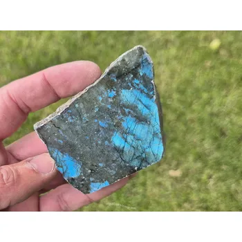 Přírodní kámen Kámen labradorit půlbrus (Madagaskar) 199g