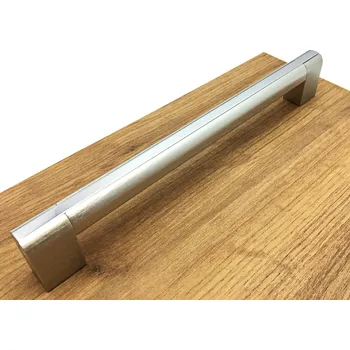 Nábytková úchytka Manuela imitace nerezi/chrom Rozteč úchytky: 224