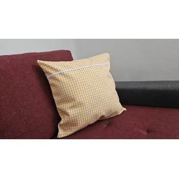 Povlak na dekorativní polštářek Povlak na polštářek žlutá kostka, krajka