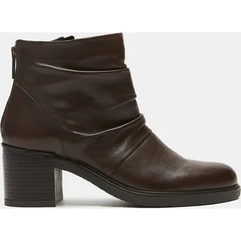 Dámská zimní obuv Baťa dámská kožená kotníková obuv na podpatku hnědé, vel. 39