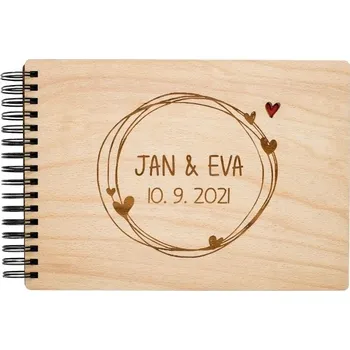 Fotoalbum Dřevěné svatební fotoalbum - Kruh Vyber typ vazby: Dva doplňovací kroužky (sříbrné), Barva srdíček: Fialová, Barva vnitřních papírů: Čokoládová