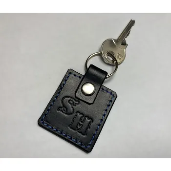 Kožená klíčenka s monogramem prošitá (MOŽNOST VÍCE BAREVNÝCH VARIANT /Leather key fob with monogram stitched)