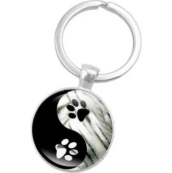 Přívěšek na klíče kovový Monáda jin-jang s tlapkami černobílý