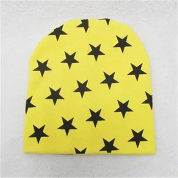 Čepice Dětská čepice s hvězdami žlutá