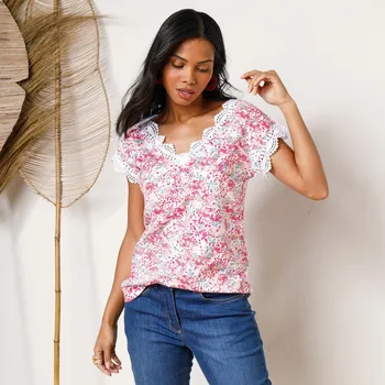 Dámské tričko Tričko s macramé výstřihem do ,,V“ a krátkými rukávy, potisk bílá/růžová 38/40