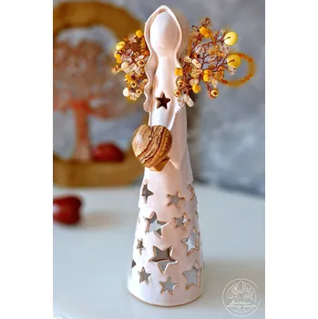 Anděl s Jaspisem Ochrana proti strachu a úzkosti 30m Velikost, vzor sukně a glazura andílka: 30cm - hvězdičky, lesklá bílá glazura Drátované stromy života