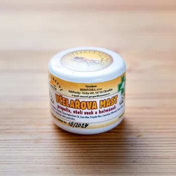 Bylinná léčivá mast Včelařova mast - propolis, včelí vosk a heřmánek