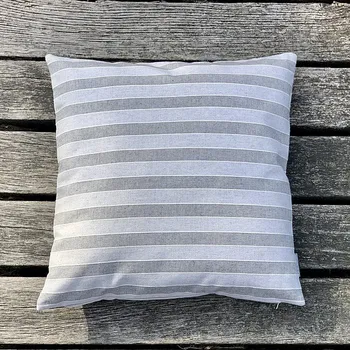 Dekorativní polštářek BYTEMA Dekorační povlak na polštář TREBOL PRUHY ŠEDÉ 45 x 45 cm