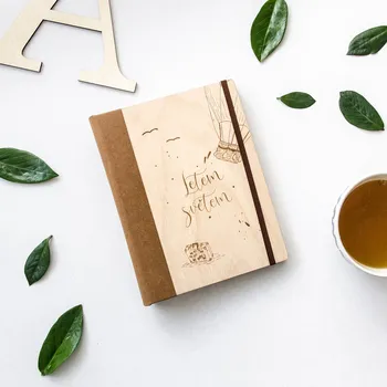 Zápisník Dědova dílna Dřevěný zápisník Letem světem Papír: Bez linek (čistý)