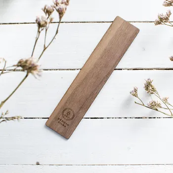 Doplněk ke knize Dědova dílna Záložka Ořech