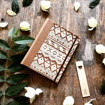 Zápisník Dědova dílna Dřevěný zápisník Indiánský vzor Papír: Linkovaný