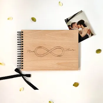 Kroužkové fotoalbum Nekonečno se jmény Počet a barva papírů: Černé - 30 listů