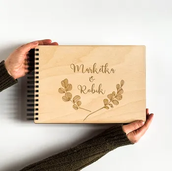 Fotoalbum Kroužkové fotoalbum Eukalyptus se jmény Počet a barva papírů: Bílé - 30 listů