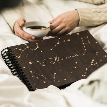 Dědova dílna Kroužkové fotoalbum Náš vesmír Počet a barva papírů: Bílé - 30 listů