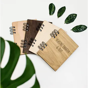 Fotoalbum Dědova dílna Mini fotoalbum na míru A6 na výšku Počet a barva papírů: Černé - 15 listů, Dřevo: Dub