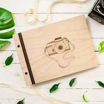 Fotoalbum Dědova dílna Dřevěné fotoalbum Aparát Počet a barva papírů: Černé - 30 listů