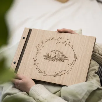 Fotoalbum Dědova dílna Dřevěné fotoalbum Koloušek Počet a barva papírů: Černé - 30 listů