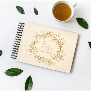 Fotoalbum Dědova dílna Kroužkové fotoalbum Rodinné vzpomínky Počet a barva papírů: Černé - 30 listů