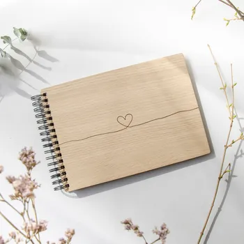 Fotoalbum Dědova dílna Kroužkové fotoalbum Srdce dubu Počet a barva papírů: Bílé - 30 listů