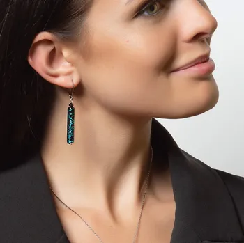 Náušnice Lampglas Dlouhé náušnice Turquoise Shards s ryzím stříbrem v perle Lampglas Materiál zapínání náušnic: rhodiované stříbro Ag 925/1000