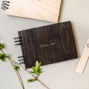 Fotoalbum Dědova dílna Malé fotoalbum Miluju tě tmavé A5 Počet a barva papírů: Černé - 30 listů