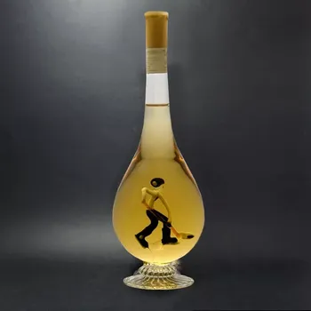 GOLDWINE Ozdobná láhev - v ní figurka Hokejista