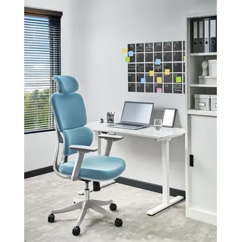 Otočná kancelářská židle modré polyesterové čalounění nastavitelné područky opěrka hlavy sklápěcí opěradlo Beliani