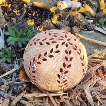 Zahradní dekorace Keramická koule na svíčku s větvičkou a kytičkami 15 cm Motiv: světlá