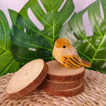 Dřevěný ptáček ruční výroby pro stolní dekorace | dřevěná soška, ptáček dekorace - já