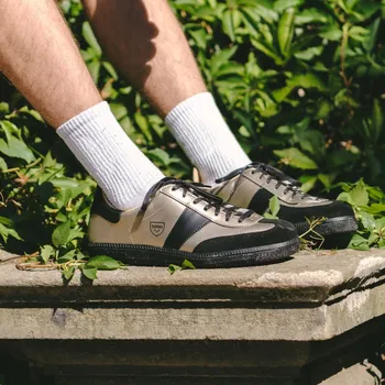 Dámské tenisky Botas Iconic Victory 76 - Dámské kožené tenisky / botasky černo-zlaté | česká výroba ze Zlína 36 EU