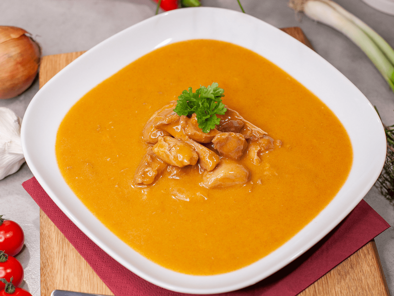 DOVAST Kuřecí stehenní na paprice Velikost: Jednoporcové (400g)
