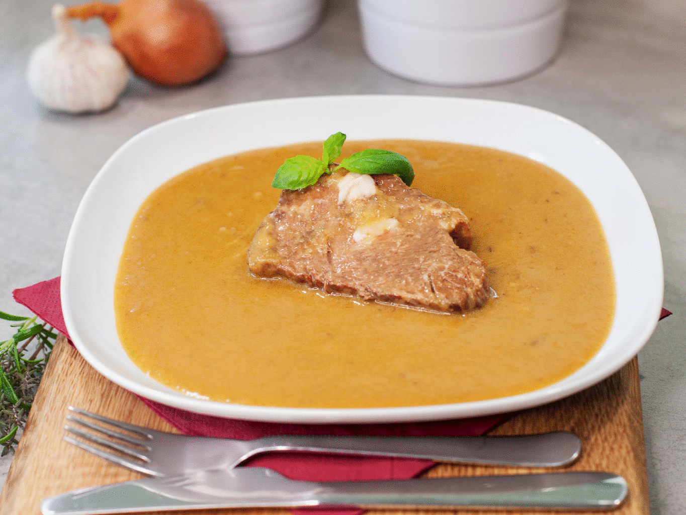 DOVAST Svíčková na smetaně s hovězím masem Velikost: Jednoporcové (400g)