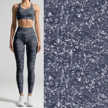 Funkční úplet s digitálním abstraktním šedým potiskem 20317/068