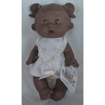 Panenka Panenka - snědá holčička - Holy v bílých šatech s růžovými hvězdičkami z kolekce Nenotes od španělské firmy Marina & Pau (Nenotes - 26 cm )