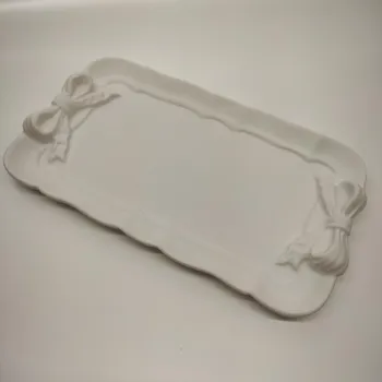 Váza LUKA Podtácek s mašlí obdelník Barva: bílá