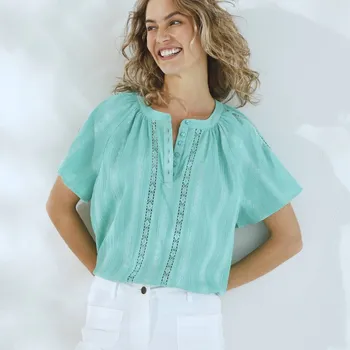 Dámská halenka Jednobarevná halenka s krátkými rukávy a macramé proužky mátová 36