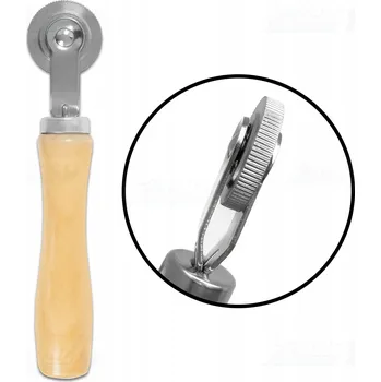 Malířský váleček PŘÍTLAČNÝ VÁLEČEK S DŘEVĚNOU RUKOJETÍ A LOŽISKEM 6MM PRO ZÁPLATY FR0786